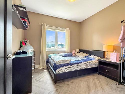 34 Lakeview Drive, Brandon, MB - Indoor Photo Showing Bedroom