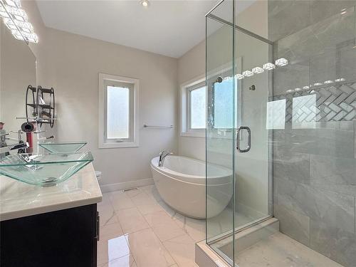 34 Lakeview Drive, Brandon, MB - Indoor Photo Showing Bedroom