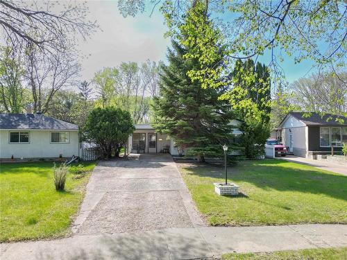 64 Noonan Drive  Brandon, MB R7B 0V9