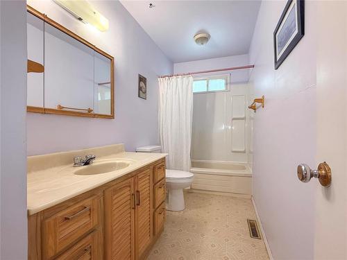 64 Noonan Drive, Brandon, MB - Indoor Photo Showing Bathroom