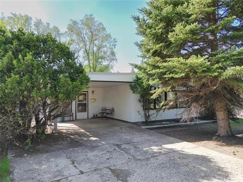 64 Noonan Drive, Brandon, MB - Outdoor