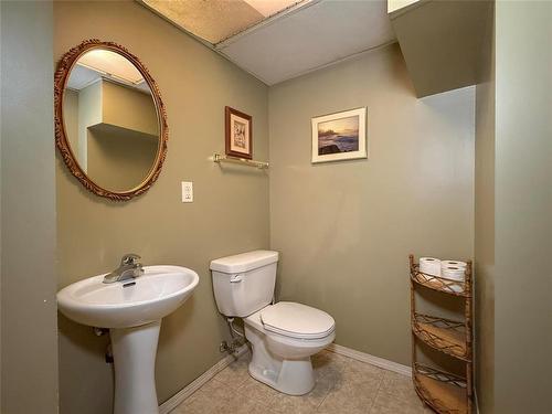 64 Noonan Drive, Brandon, MB - Indoor Photo Showing Bathroom