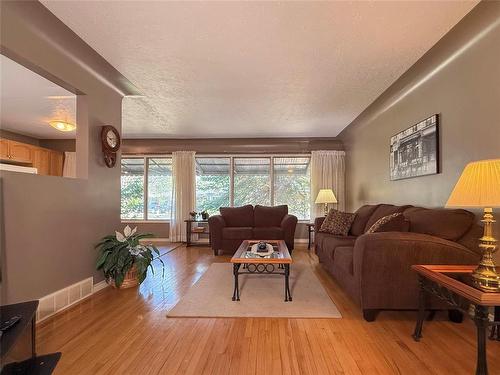 64 Noonan Drive, Brandon, MB - Indoor Photo Showing Living Room