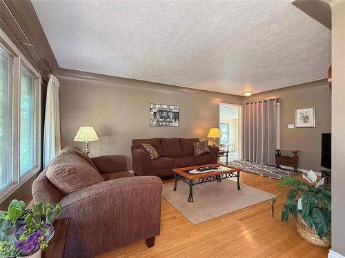 64 Noonan Drive, Brandon, MB - Indoor Photo Showing Living Room