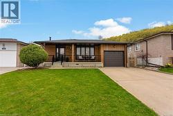 142 MARCELLA Crescent  Hamilton, ON L8K 6G3