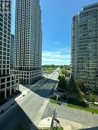802 - 33 ELM DRIVE Mississauga, ON L5B 4M2