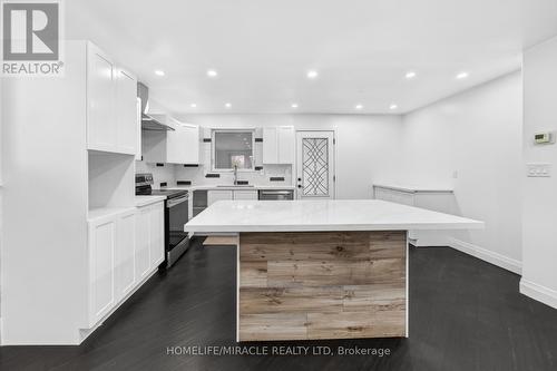 81 Watson Crescent, Brampton, ON - Indoor Photo Showing Kitchen With Upgraded Kitchen