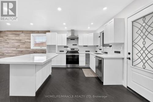 81 Watson Crescent, Brampton, ON - Indoor Photo Showing Kitchen With Upgraded Kitchen