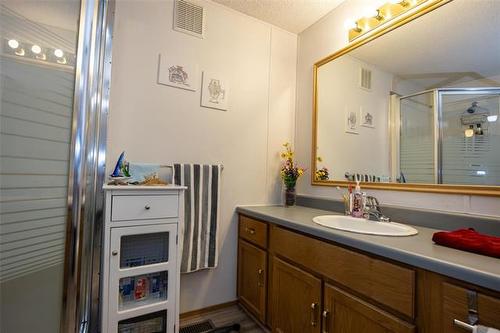 42 Village Dr, Ste Anne, MB 