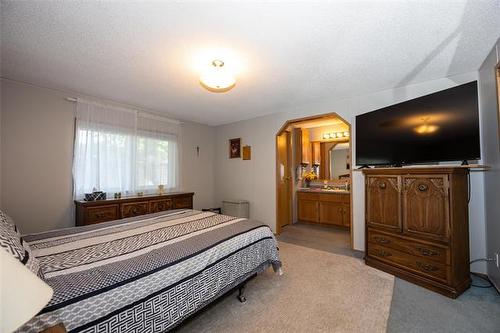 42 Village Dr, Ste Anne, MB 