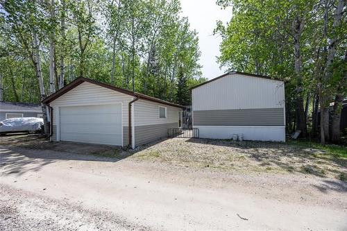 42 Village Dr, Ste Anne, MB 