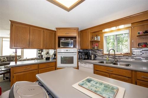 42 Village Dr, Ste Anne, MB 
