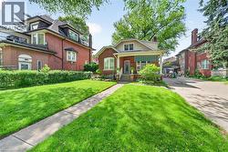 40 FAIRLEIGH Crescent  Hamilton, ON L8M 2K9