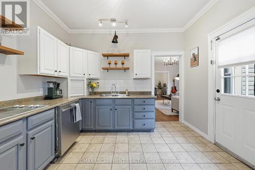 23 East 21St Street, Hamilton, ON - Indoor Photo Showing Kitchen