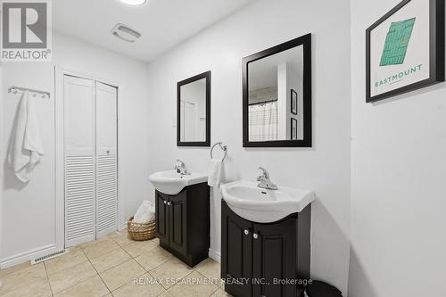 23 East 21St Street, Hamilton, ON - Indoor Photo Showing Bathroom