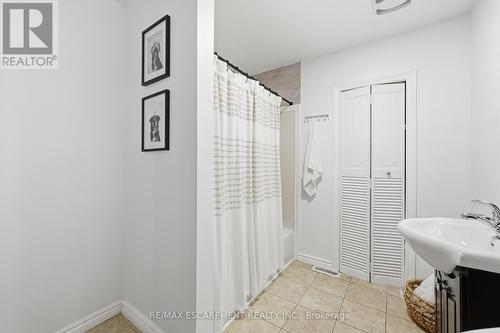 23 East 21St Street, Hamilton, ON - Indoor Photo Showing Bathroom