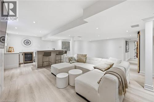 5444 Sundial Road, Burlington, ON - Indoor Photo Showing Living Room