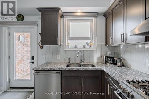 87 Grandville Circle, Brant, ON - Indoor Photo Showing Kitchen With Double Sink With Upgraded Kitchen
