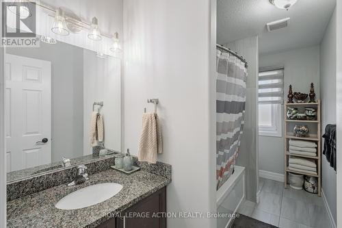 87 Grandville Circle, Brant, ON - Indoor Photo Showing Bathroom