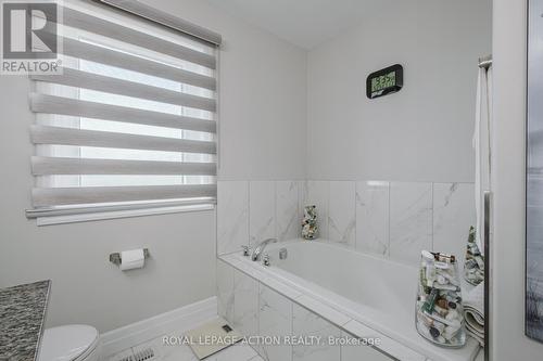 87 Grandville Circle, Brant, ON - Indoor Photo Showing Bathroom