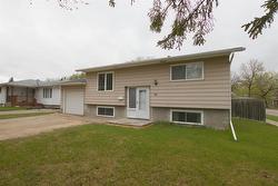 64 Kersey Bay  Winnipeg, MB R3R 1T2