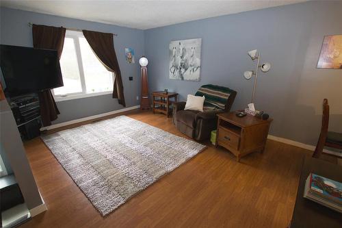 64 Kersey Bay, Winnipeg, MB - Indoor