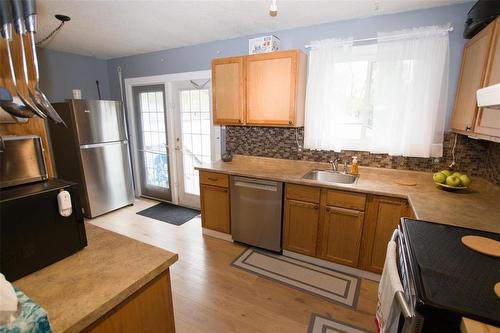 64 Kersey Bay, Winnipeg, MB - Indoor Photo Showing Kitchen
