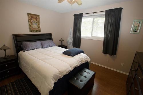 64 Kersey Bay, Winnipeg, MB - Indoor Photo Showing Bedroom