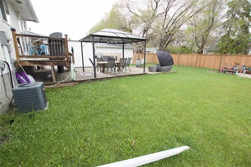 64 Kersey Bay, Winnipeg, MB - Outdoor With Backyard