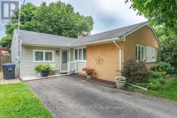 27 SORA DRIVE  Mississauga, ON L5M 1B3