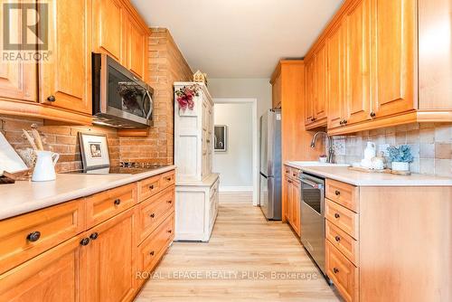 27 Sora Drive, Mississauga, ON - Indoor Photo Showing Kitchen