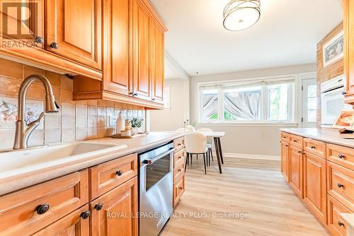 27 Sora Drive, Mississauga, ON - Indoor Photo Showing Kitchen