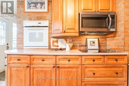 27 Sora Drive, Mississauga, ON - Indoor Photo Showing Kitchen