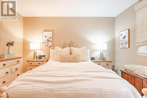 27 Sora Drive, Mississauga, ON - Indoor Photo Showing Bedroom