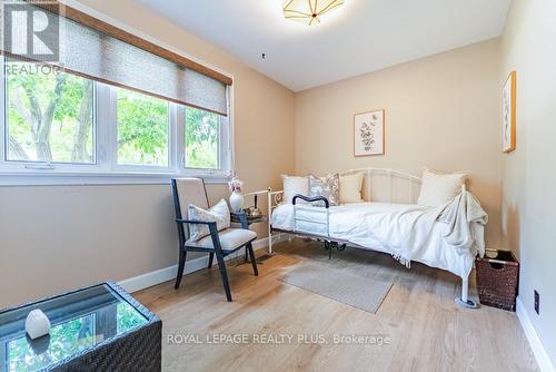 27 Sora Drive, Mississauga, ON - Indoor Photo Showing Bedroom