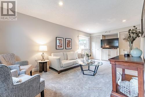 27 Sora Drive, Mississauga, ON - Indoor Photo Showing Living Room