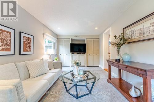 27 Sora Drive, Mississauga, ON - Indoor Photo Showing Living Room