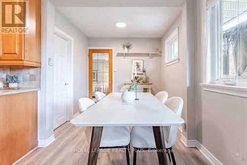 27 Sora Drive, Mississauga, ON - Indoor Photo Showing Dining Room