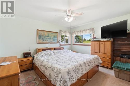 906 N Big Island Road, Prince Edward County (Sophiasburg Ward), ON - Indoor Photo Showing Bedroom