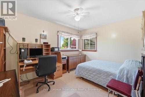 906 N Big Island Road, Prince Edward County (Sophiasburg Ward), ON - Indoor Photo Showing Bedroom