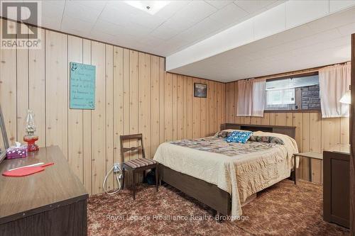 906 N Big Island Road, Prince Edward County (Sophiasburg Ward), ON - Indoor Photo Showing Bedroom