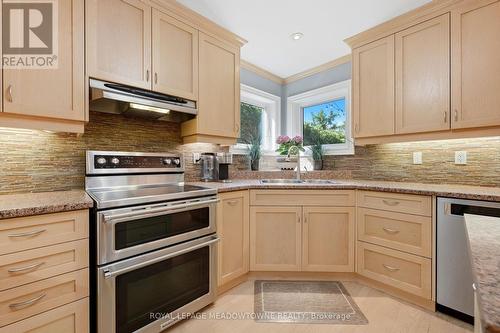 25 Gollop Crescent, Halton Hills, ON - Indoor Photo Showing Kitchen With Double Sink