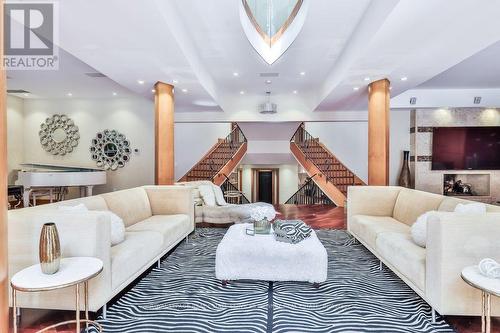 1188 Birchview Drive, Mississauga, ON - Indoor Photo Showing Living Room