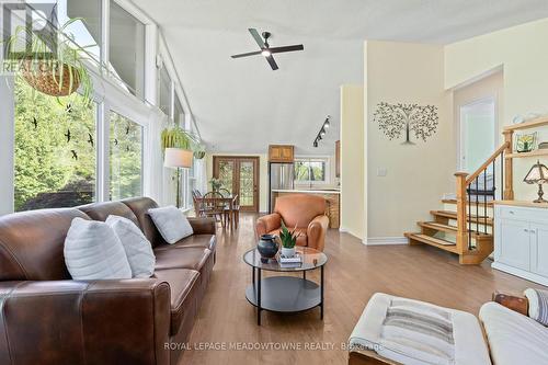12072 Sixth Line, Halton Hills, ON - Indoor Photo Showing Living Room
