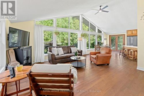 12072 Sixth Line, Halton Hills, ON - Indoor Photo Showing Living Room