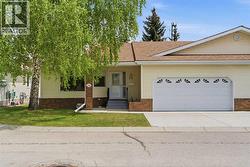 34 Vandoos Gardens NW  Calgary, AB T3A 4W4