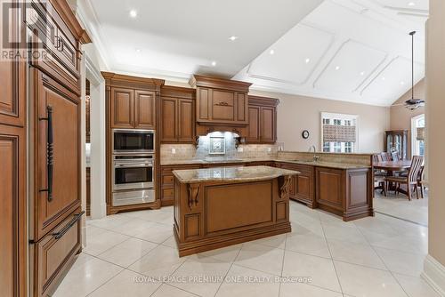 155 Cook'S Mill Crescent, Vaughan, ON - Indoor Photo Showing Kitchen