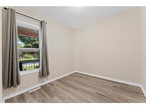 663 Brock Street, Windsor, ON - Indoor Photo Showing Other Room