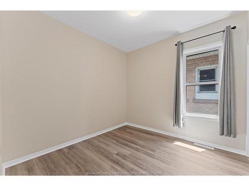 663 Brock Street, Windsor, ON - Indoor Photo Showing Other Room