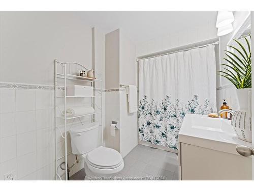 663 Brock Street, Windsor, ON - Indoor Photo Showing Bathroom